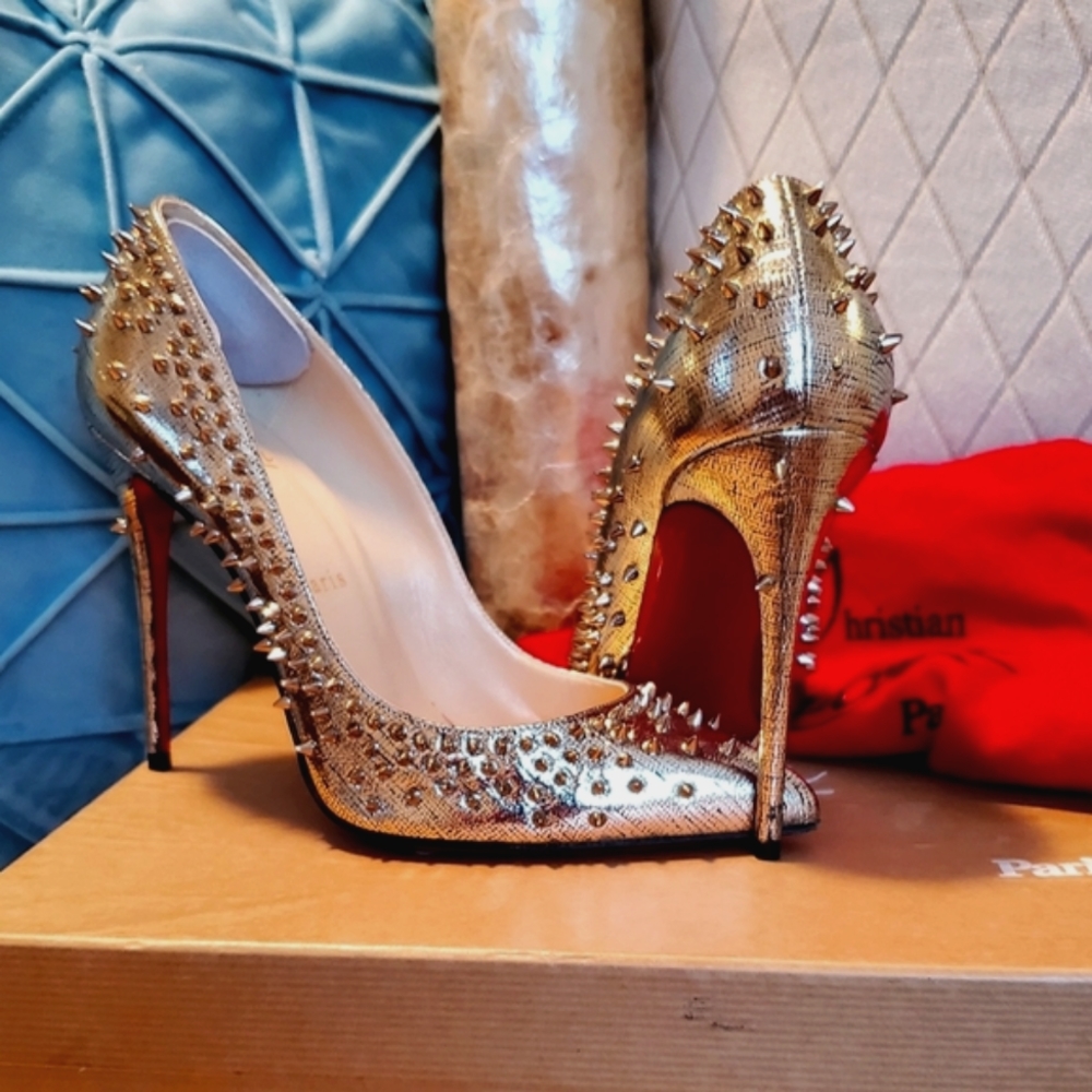 - HP🥳🎊Christian⚜🌺‼️ Louboutin Gold 100mm Escarpic Heels